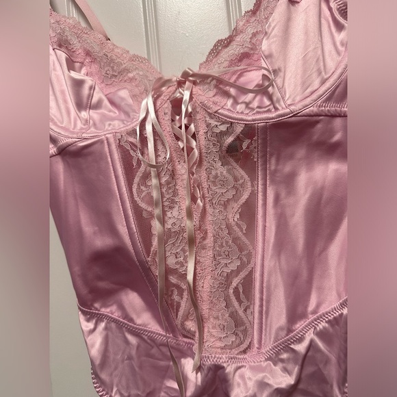 Savage X Fenty Pink Lace Thong Bodysuit Size M NWT - Picture 3 of 9